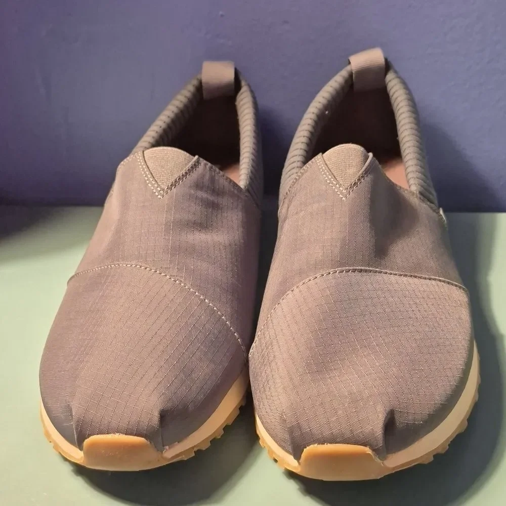 Toms Men's 10.5 Slip On Nylon Shoes